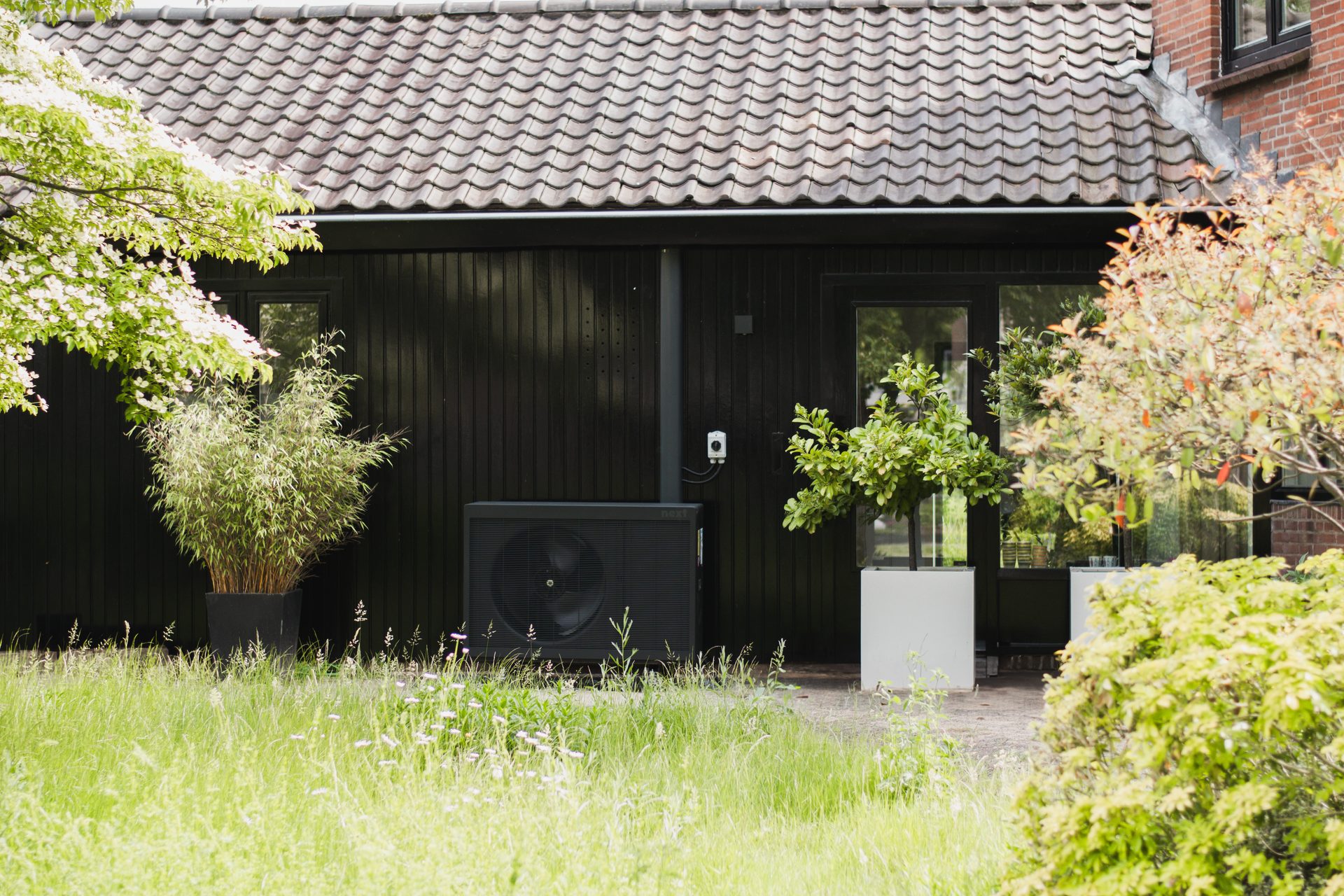 Next warmtepomp in de tuin in Ruurlo